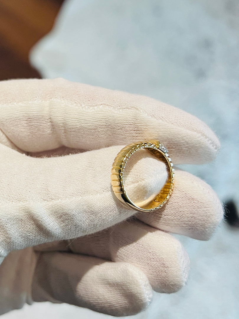 Vintage Vibes Fluted Gold And Diamond Ring
